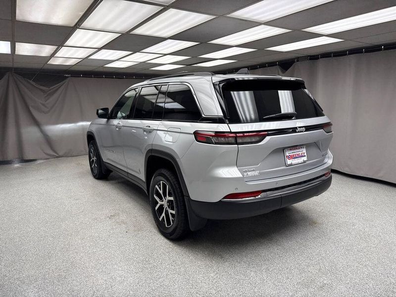 New 2025 Jeep Grand Cherokee Limited 4x4Image 2