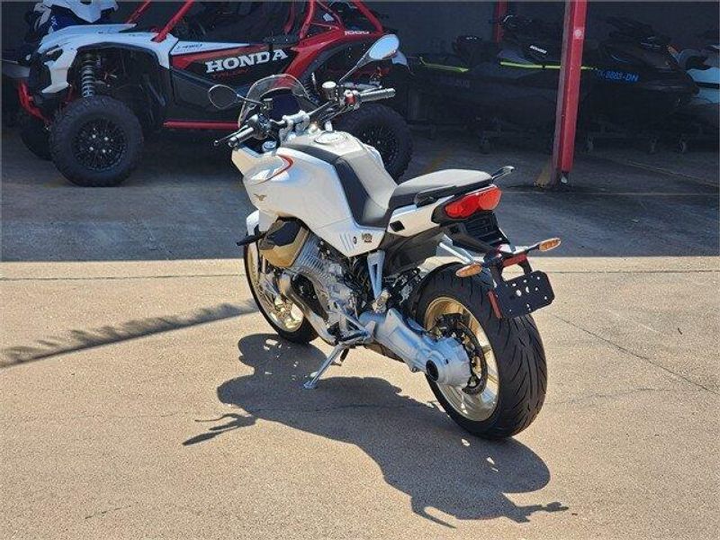 New 2024 Moto Guzzi V100 MANDELLO | Wild West Motoplex