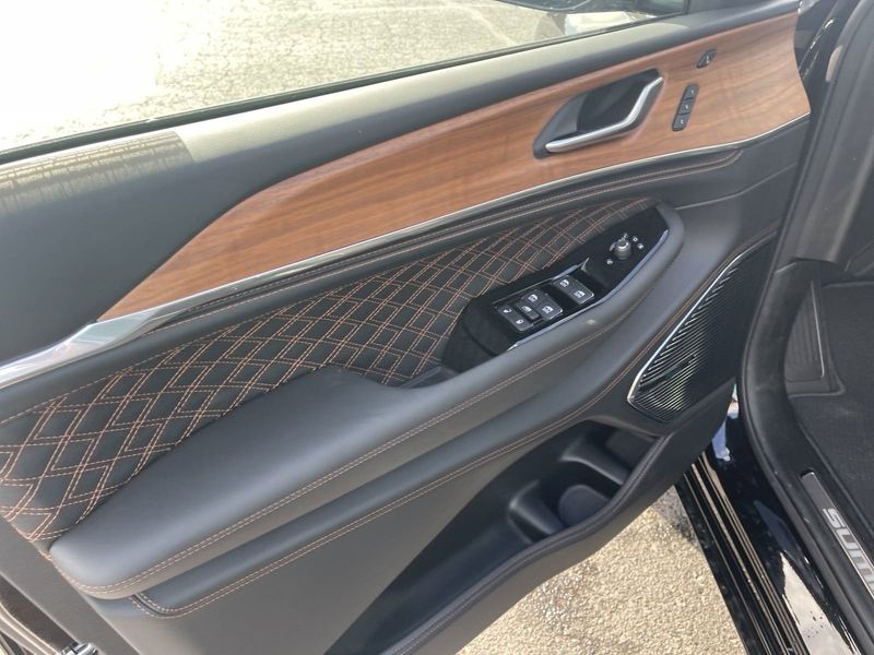 2023 Jeep Grand Cherokee Summit Reserve 4xeImage 11