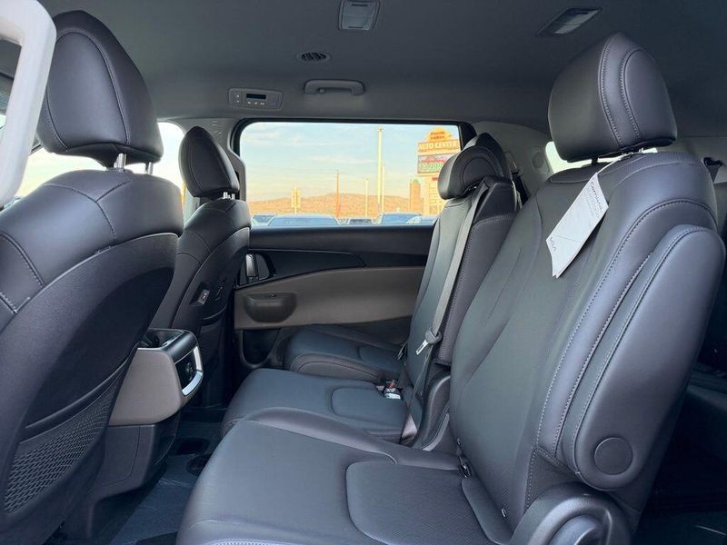 New 2026 Kia Carnival Hybrid LXSImage 14
