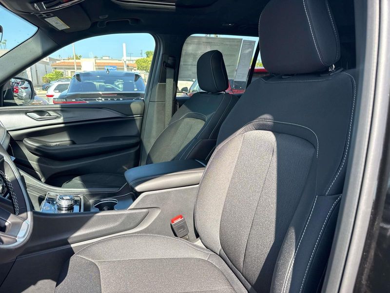 New 2026 Jeep Grand Cherokee Laredo X 4x2