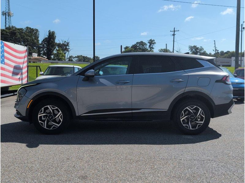 Used 2024 Kia Sportage LXImage 2