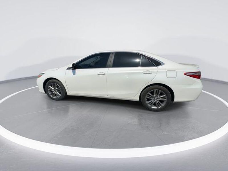 Used 2017 Toyota Camry XLEImage 5