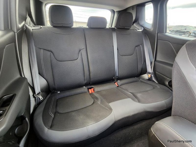 Used 2023 Jeep Renegade Latitude