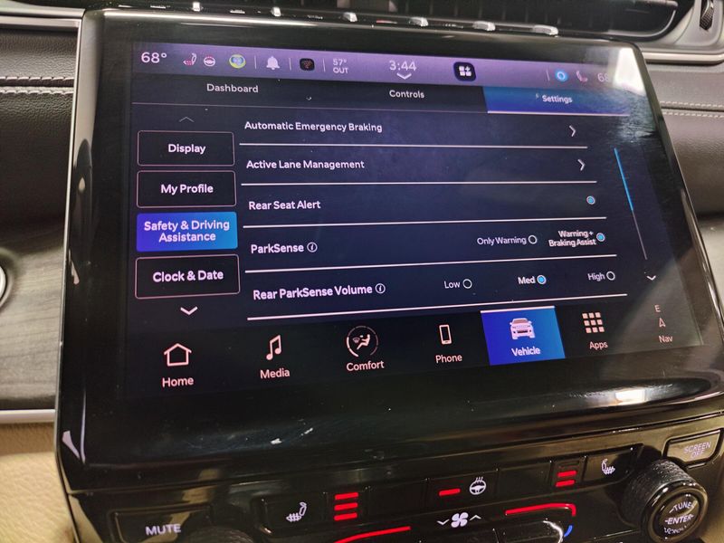 Used 2024 Jeep Grand Cherokee Limited Black 4X4 w/SunroofImage 7