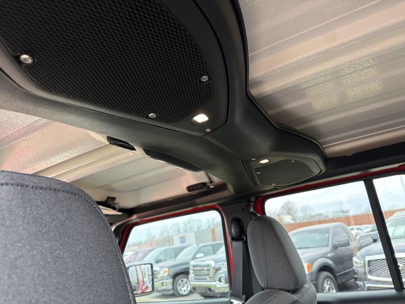 New 2026 Jeep Gladiator Sport S 4x4Image 18