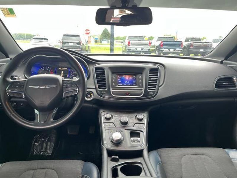 2016 Chrysler 200 S
