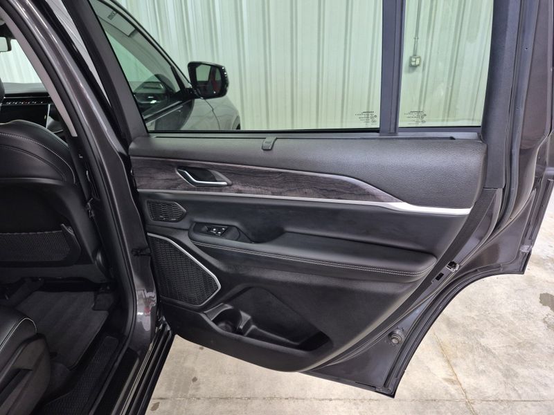 Used 2022 Jeep Grand Cherokee L LimitedImage 7