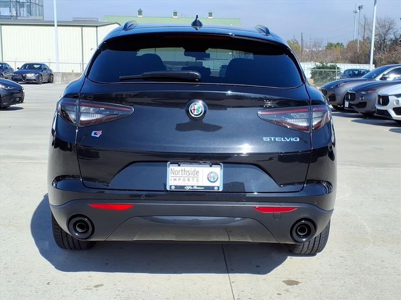 New 2026 Alfa Romeo Stelvio AwdImage 8