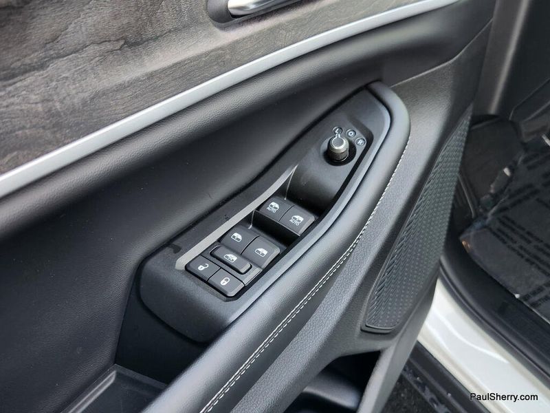 New 2026 Jeep Grand Cherokee L Laredo Altitude 4x4
