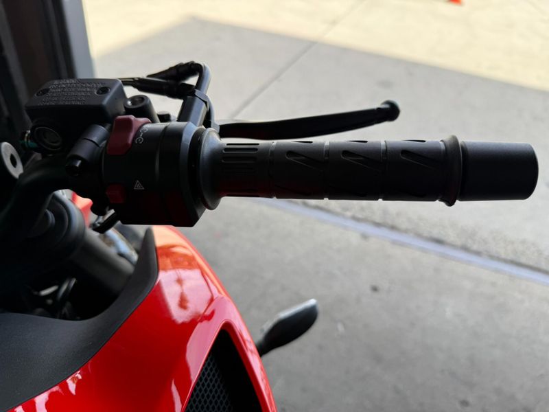 New 2025 CFMOTO 300NK Image 21