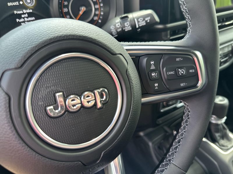 New 2025 Jeep Wrangler 4-door SaharaImage 24