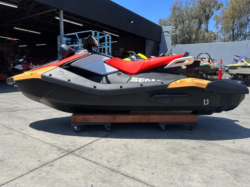 New 2024 Sea-Doo SPARK FOR 2 90 (SOUND SYSTEM) Image 6