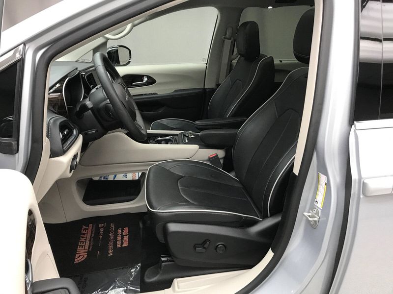 2023 Chrysler Pacifica LimitedImage 5
