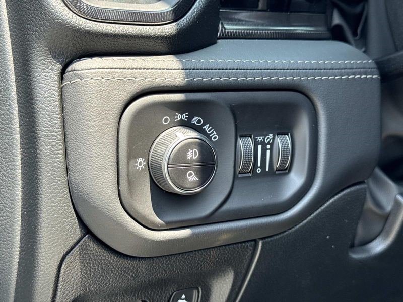 New 2026 RAM 1500 Rho Crew Cab 4x4 5'7' Box