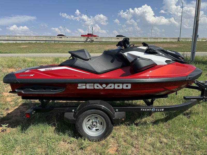 2024 SEADOO RXTX 325 WITH SOUND SYSTEM FIERY RED Image 4