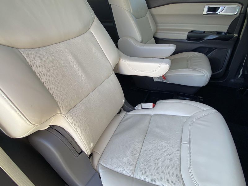 2020 Ford Explorer PlatinumImage 14