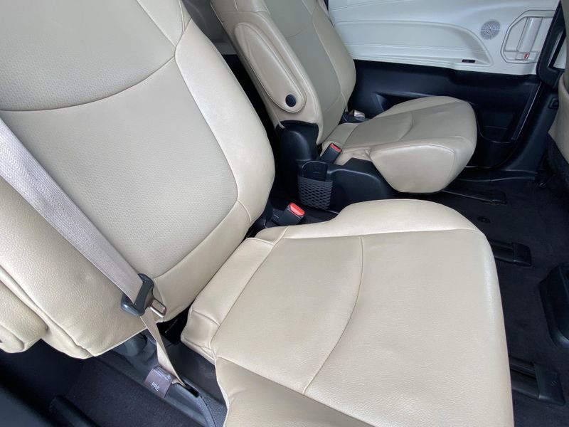 2023 Toyota Sienna XLEImage 14
