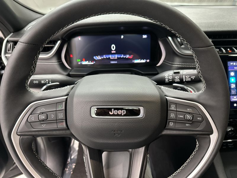 Used 2025 Jeep Grand Cherokee Altitude XImage 7