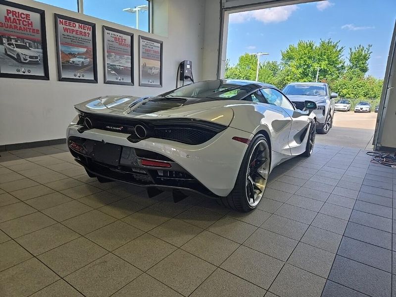 Used 2018 McLaren 720S BaseImage 3