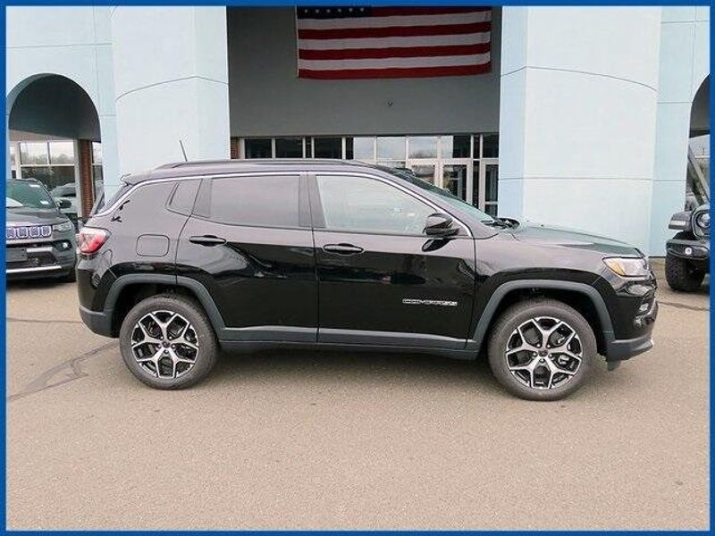 New 2025 Jeep Compass LimitedImage 2
