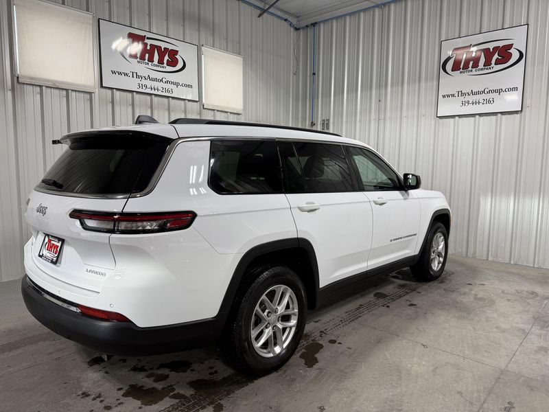 Used 2024 Jeep Grand Cherokee L LaredoImage 3