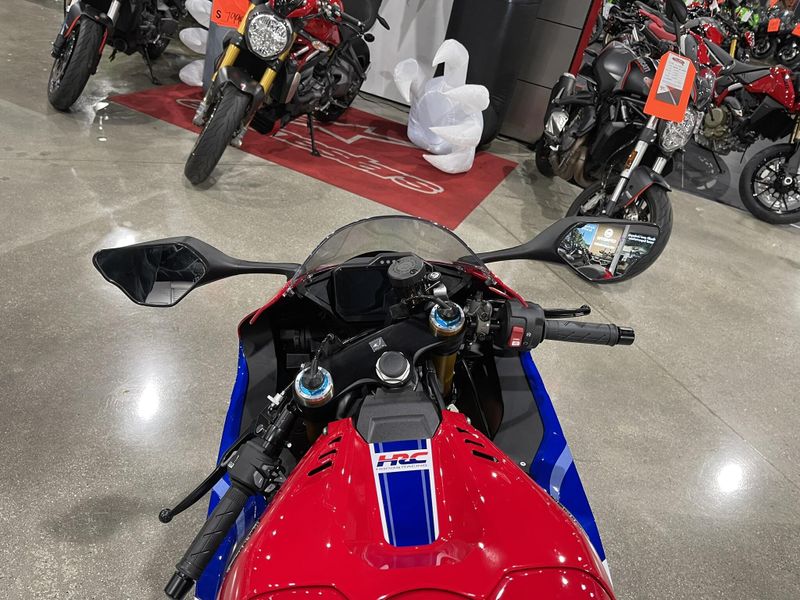 New 2025 Honda CBR1000RR-R FIREBLADE SP Image 23