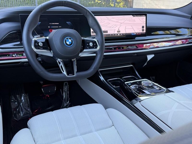 Used 2025 BMW i7 eDrive50Image 31