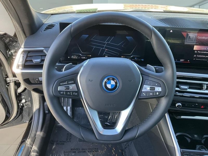 2024 BMW 3 Series 330e iPerformanceImage 22