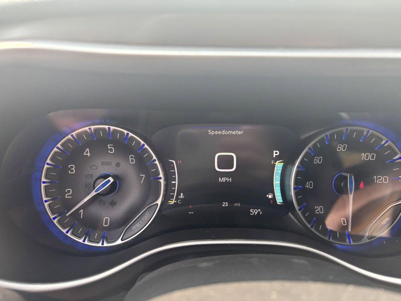 New 2025 Chrysler Pacifica SelectImage 14