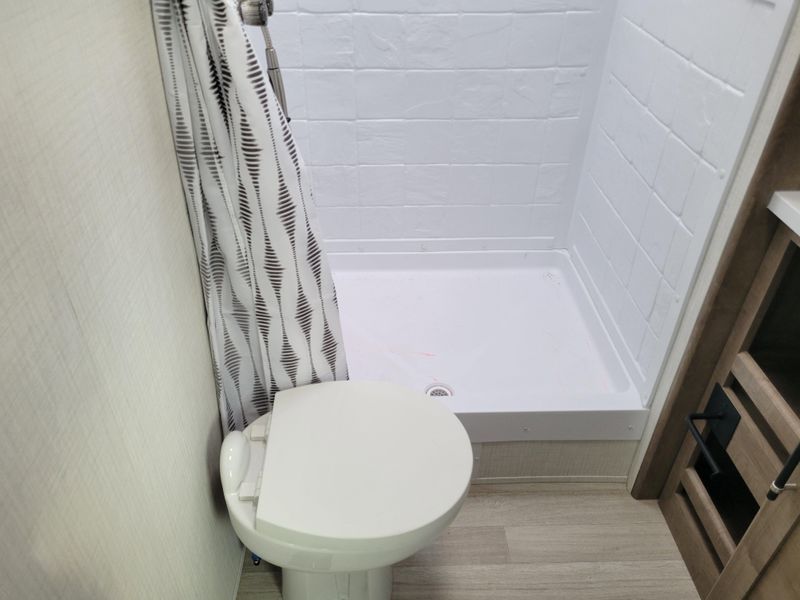 New 2026 KEYSTONE SPRINGDALE 31 SUNROOM Image 12