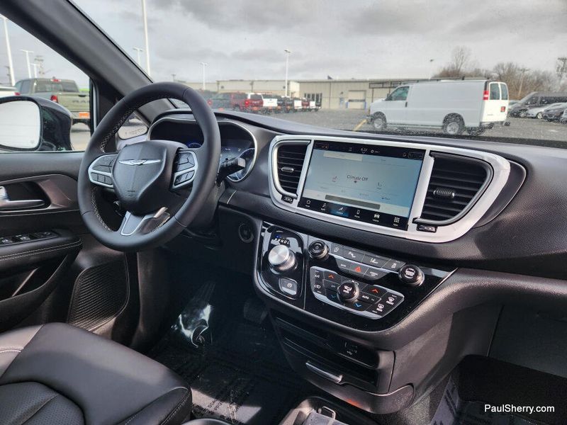 New 2026 Chrysler Voyager LX