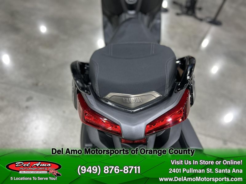 2025 Yamaha Xmax Image 6