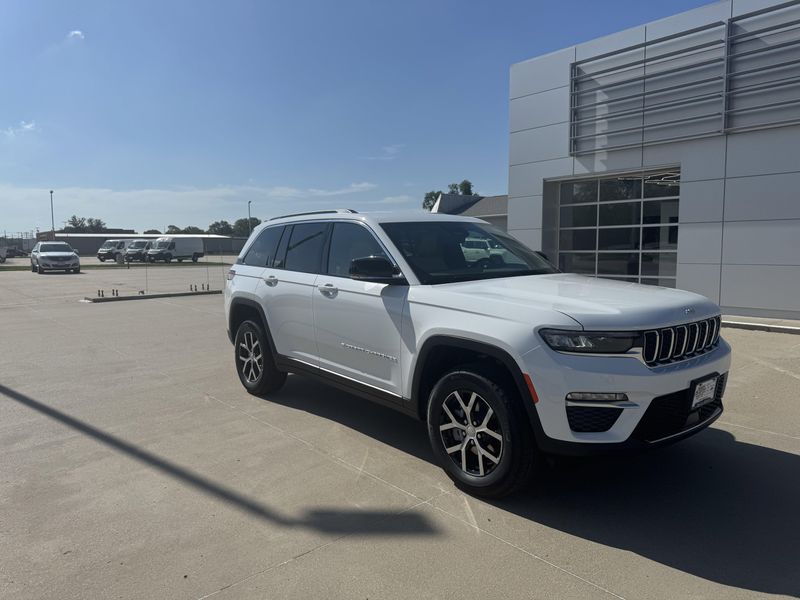 New 2025 Jeep Grand Cherokee LimitedImage 2