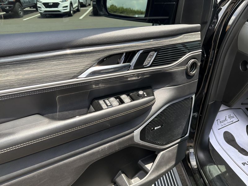2022 Jeep Wagoneer Series IIIImage 37