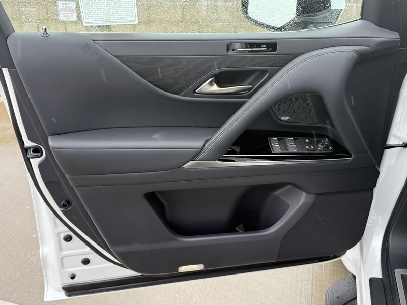 New 2026 Lexus LX 600 LuxuryImage 16