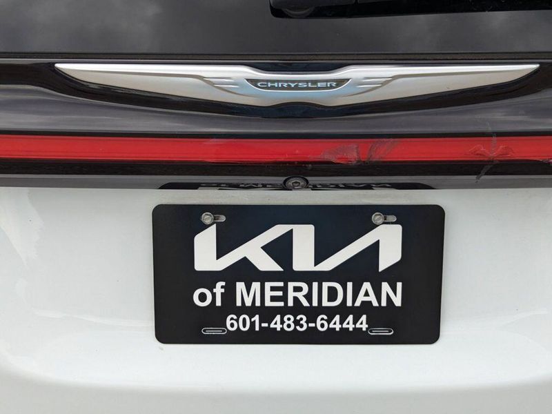 2022 Chrysler Pacifica Hybrid Touring LImage 18