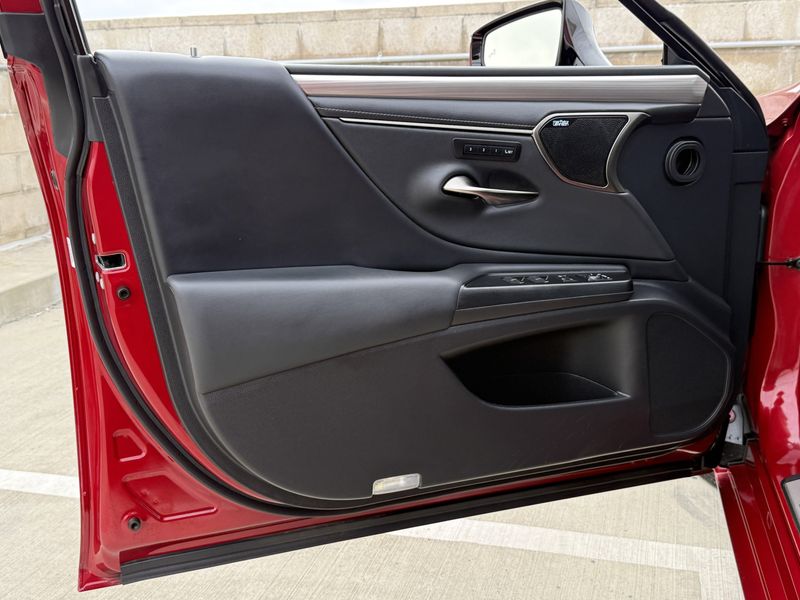 2021 Lexus ES 350 F-SPORTImage 18