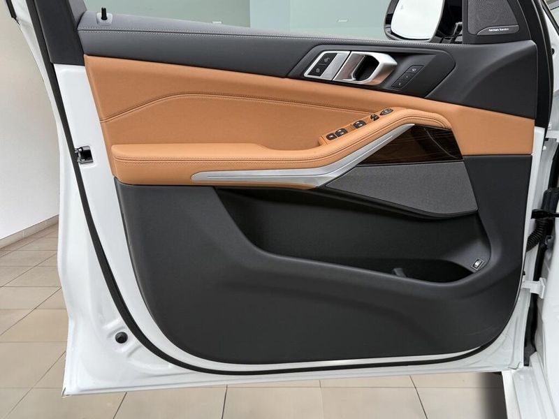 2026 BMW X5 xDrive50eImage 18