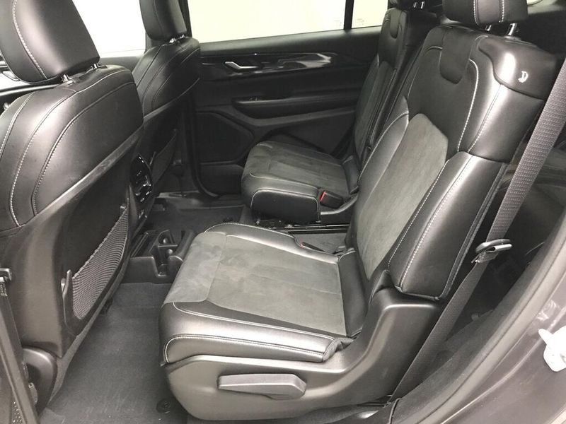 Used 2023 Jeep Grand Cherokee L AltitudeImage 14