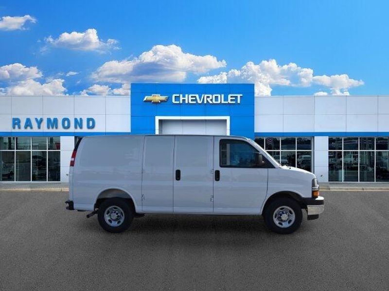 New 2026 Chevrolet Express 2500 Work VanImage 2