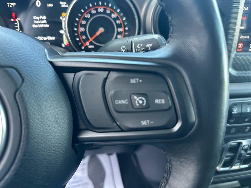 2021 Jeep Gladiator Willys photo 22