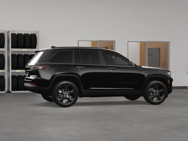 2025 Jeep Grand Cherokee Limited photo 5