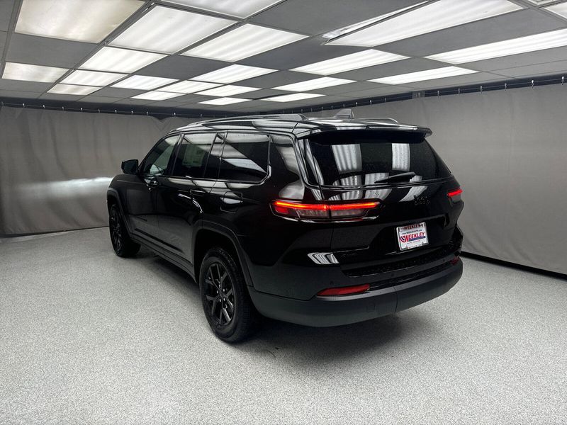 2025 Jeep Grand Cherokee L Altitude X 4x4Image 2