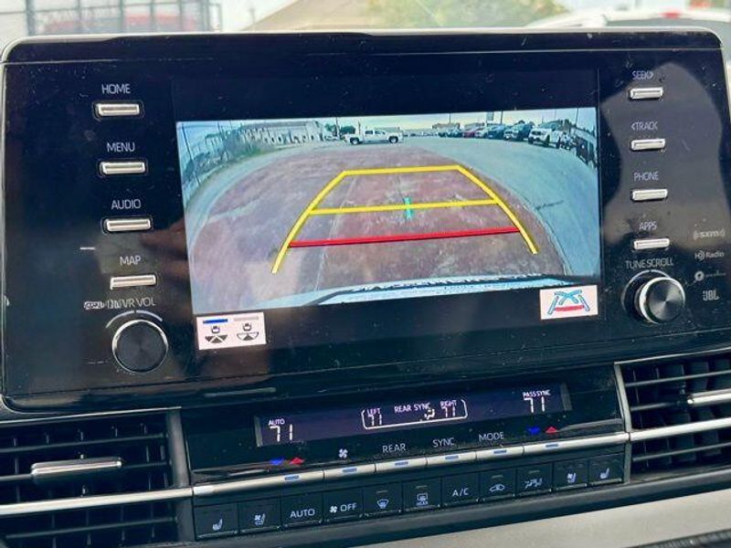 Used 2022 Toyota Sienna LimitedImage 17