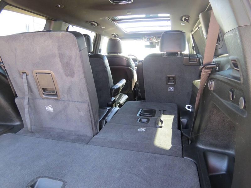 Used 2024 Jeep Grand Cherokee L Limited 4x4 4dr SUVImage 12