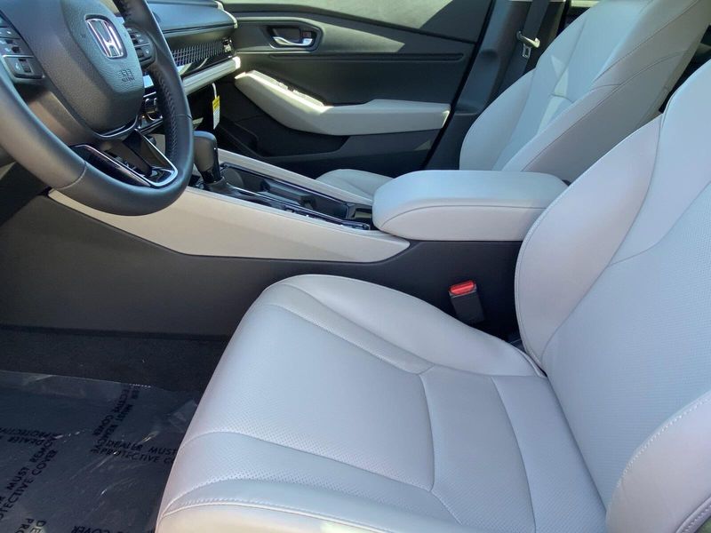 2025 Honda Accord Hybrid EX-LImage 17