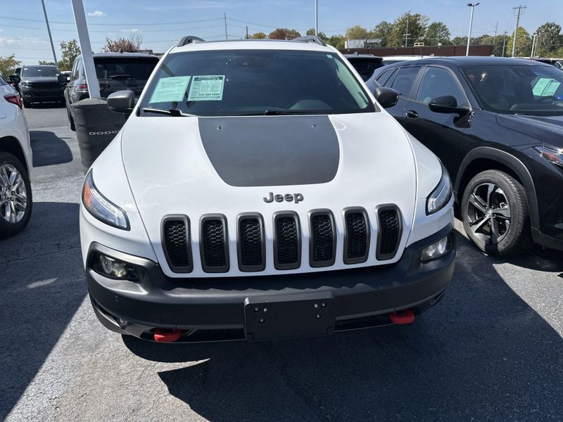 Used 2018 Jeep Cherokee TrailhawkImage 2
