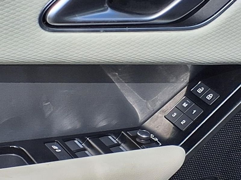 2021 Land Rover Range Rover Velar P250 R-Dynamic SImage 17