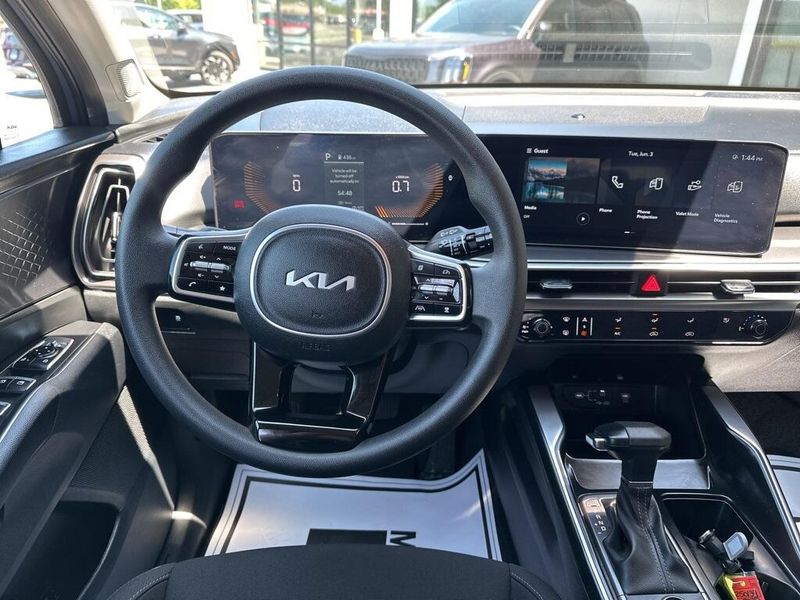 2025 Kia Sorento LXImage 24